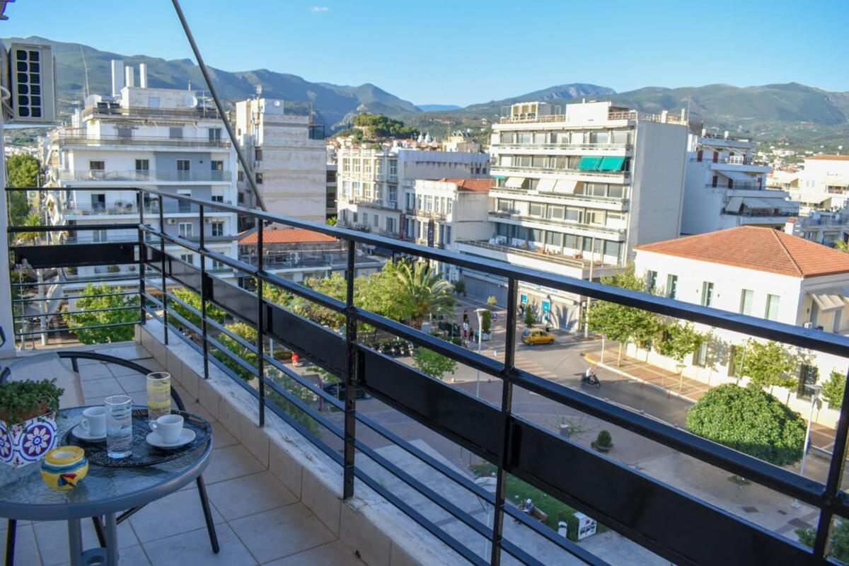 Villa Cozy Flat On The Main Square, 10Min To The Sea Kalamata Exterior foto