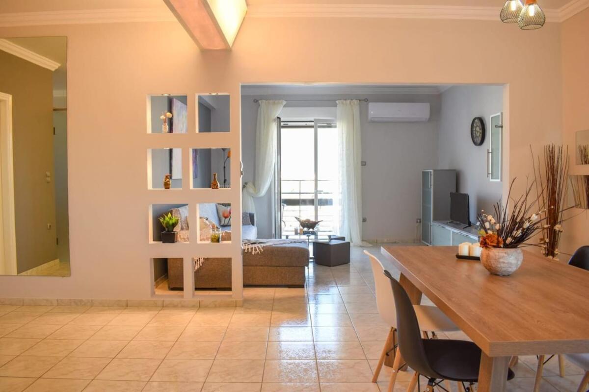 Villa Cozy Flat On The Main Square, 10Min To The Sea Kalamata Exterior foto