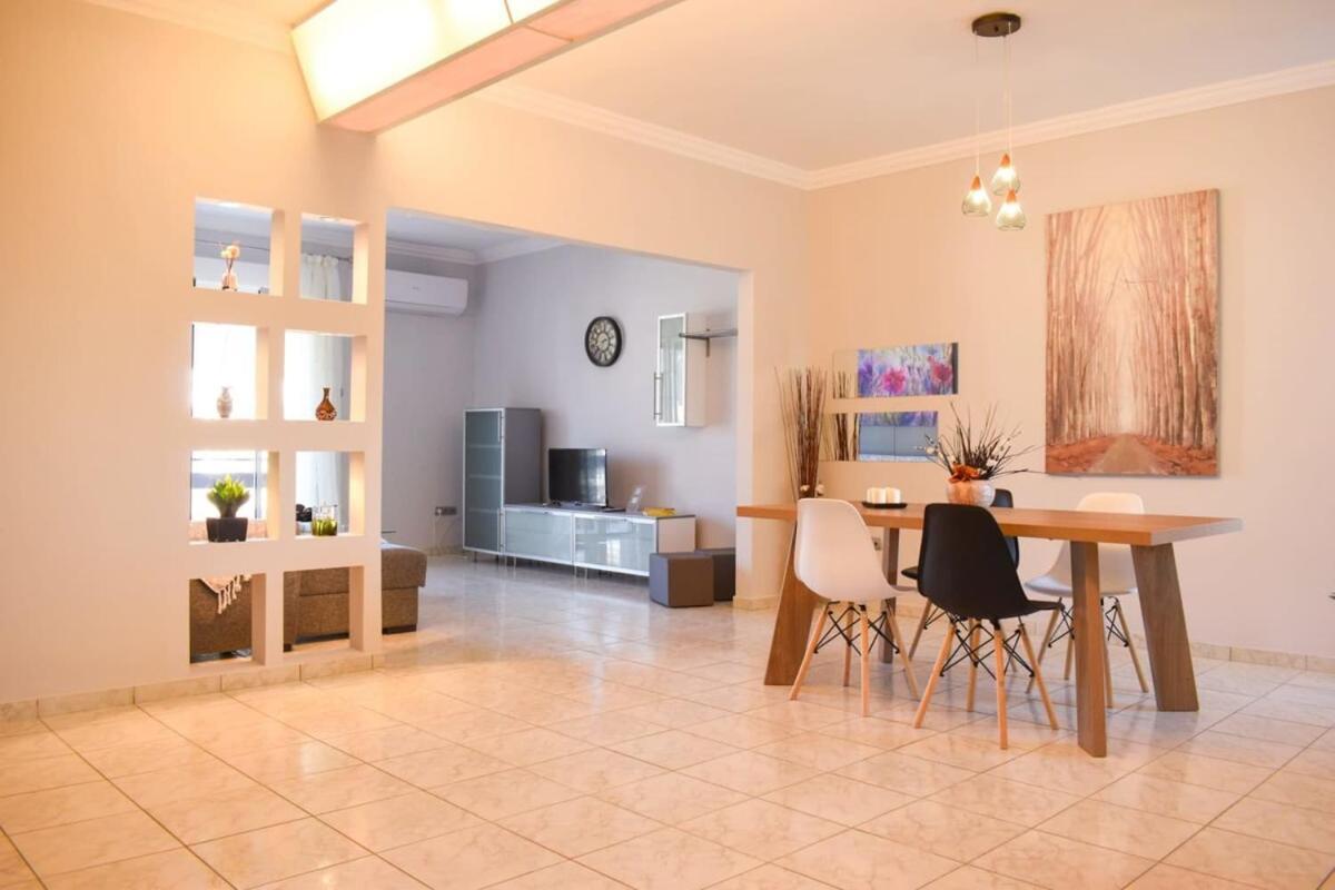 Villa Cozy Flat On The Main Square, 10Min To The Sea Kalamata Exterior foto